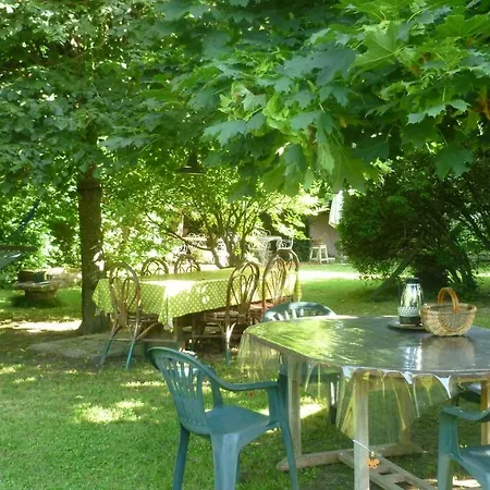 Maison D'hotes Le Jardin ゲストハウス Les Avenières